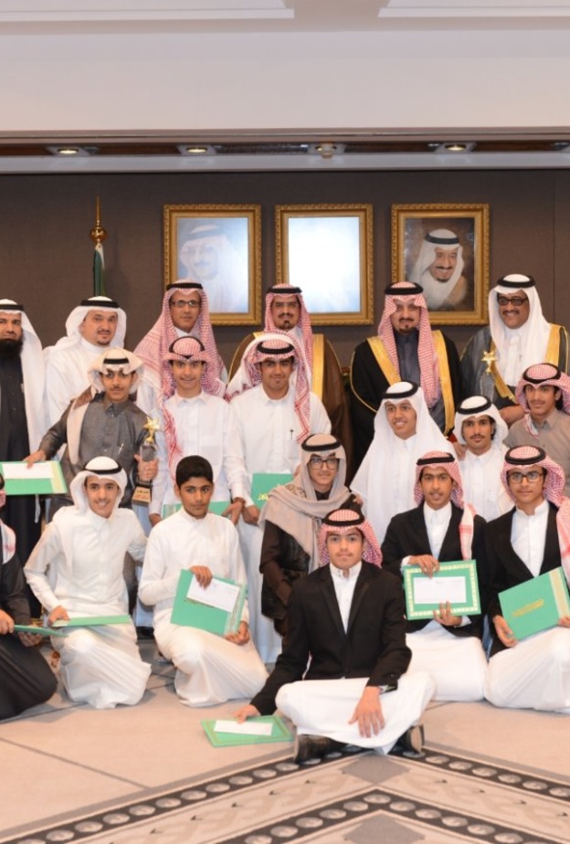 مسابقات المسرح المدرسي تشجع الطلاب و الطلبات 