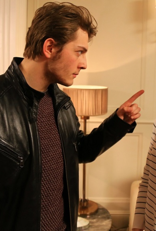 مشهد من مسلسل حطام