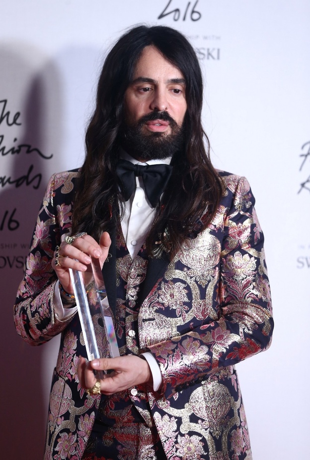 عارضة الأزياء العالمية جيجي حديد