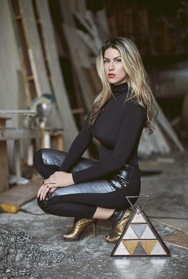 مصممة الشنط اماندا نافاي