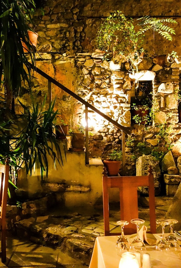 مطعم Daphne’s
