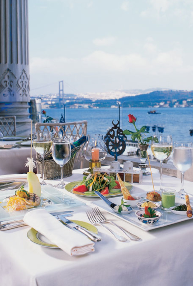 مطعم Tuğra Restaurant & Lounge