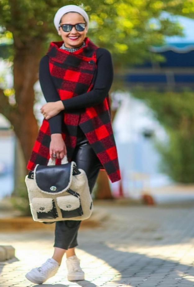 معاطف مدموجة بين الأحمر والأسود مع آسيا عاكف