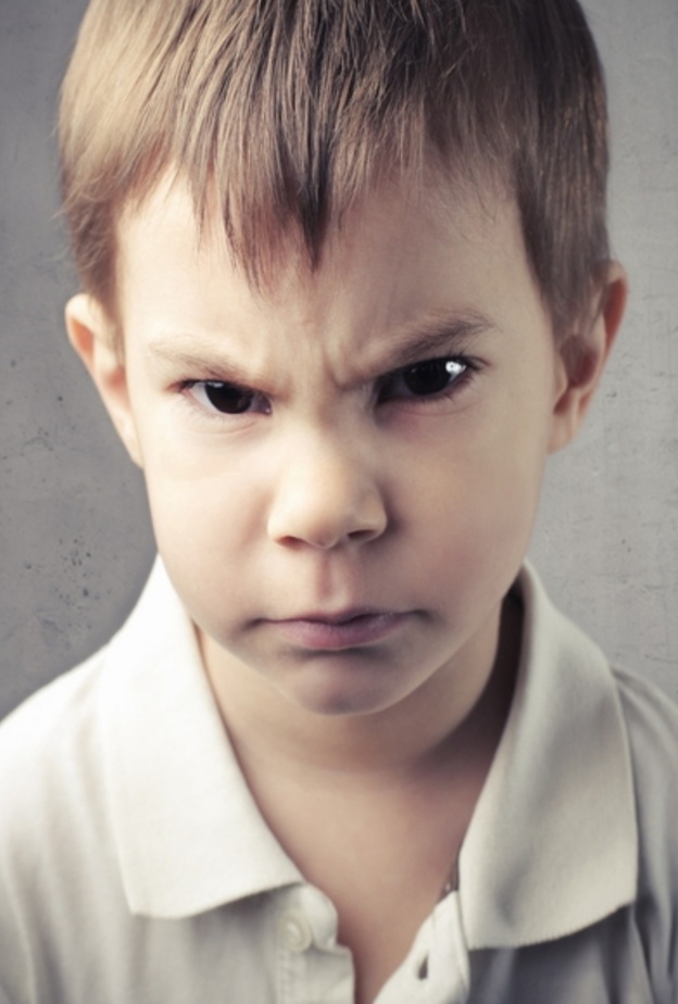 عززي ثقة ابنك بنفسه من خلال تشجيعه بالكلمات والصفات التي يحبها 