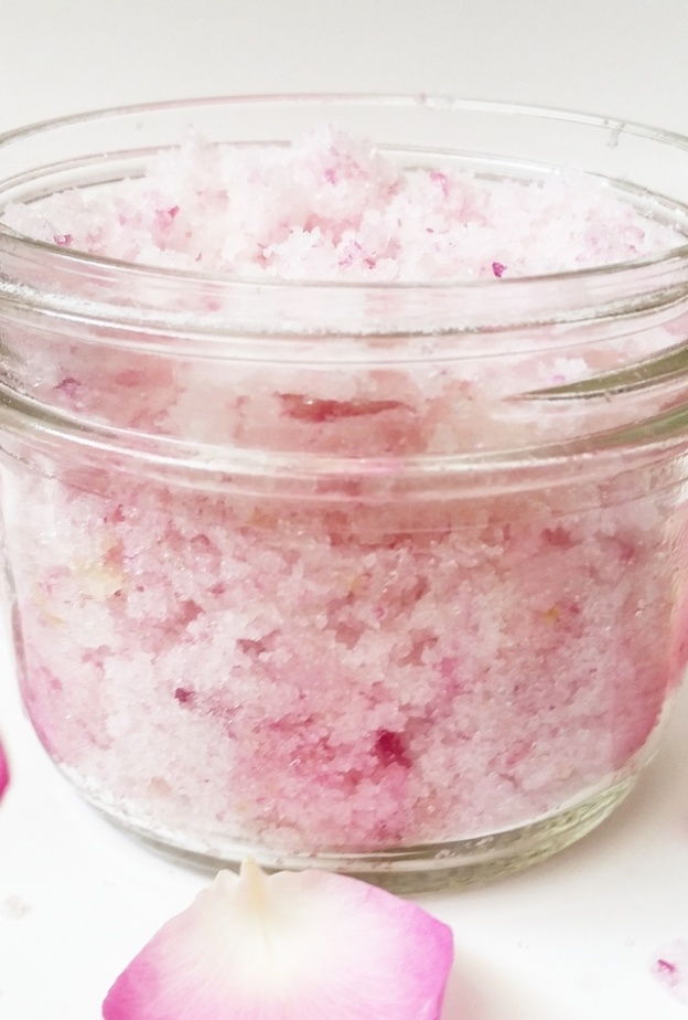 مقشرات الورد مثالية لبشرتك