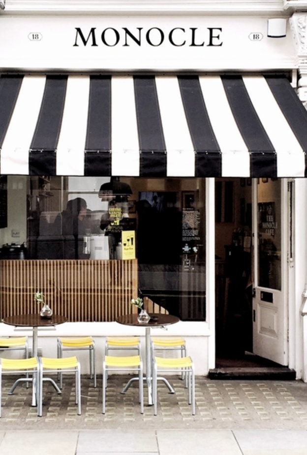 مقهى The Monocle Café في لندن