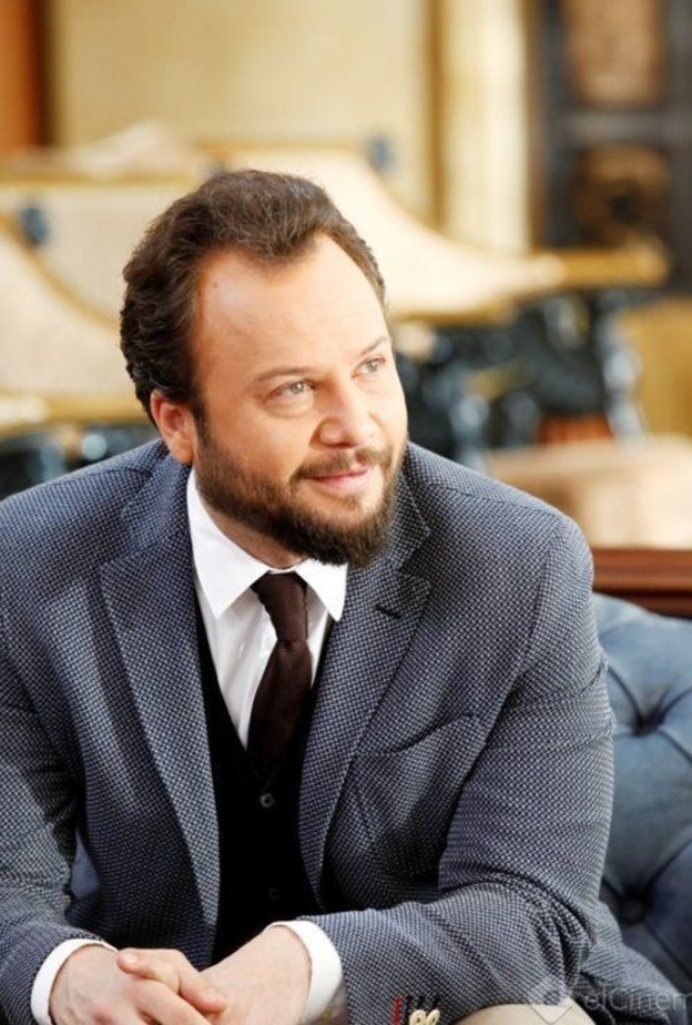 مكسيم خليل يعلن عن اسم المسلسل الذي يتابعه