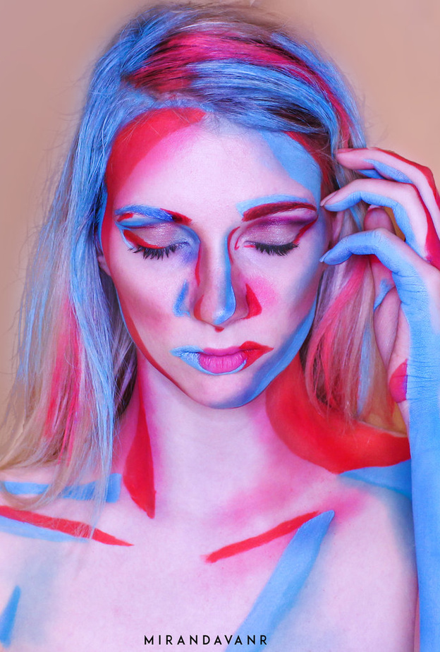 مكياج الوجه والشعر ثلاثي الابعاد 