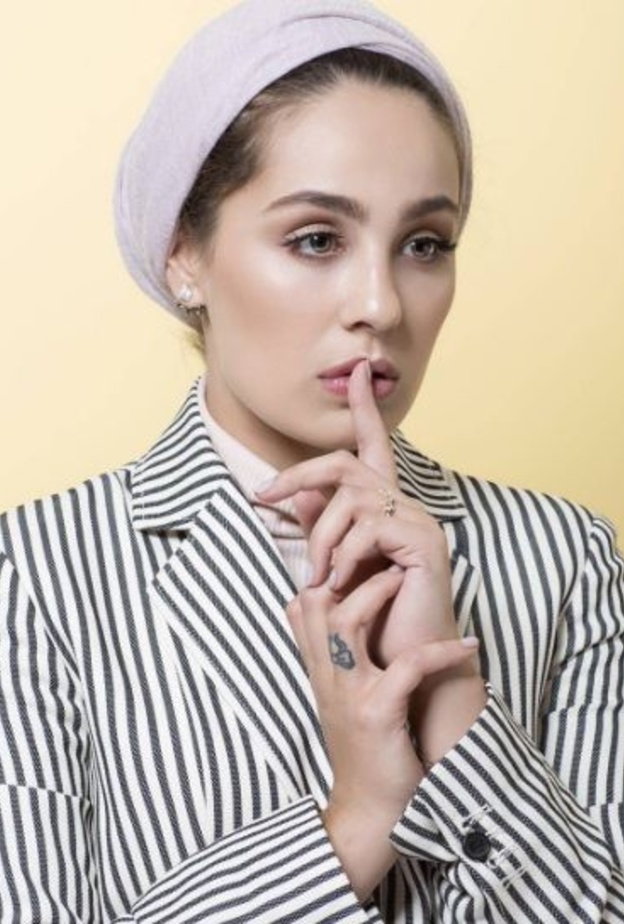 مكياج خفيف للمحجبات مع الظلال البرونزية