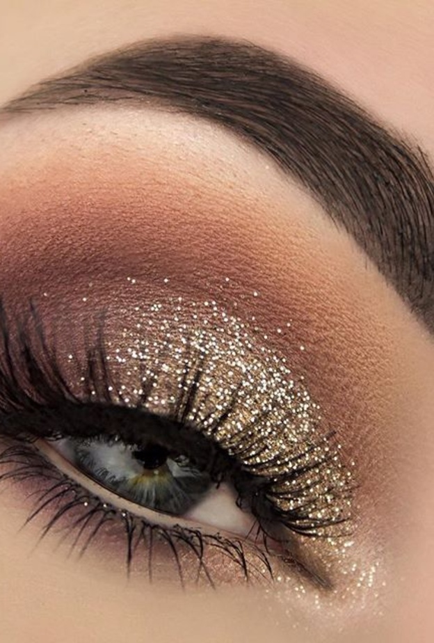 مكياج ذهبي جذاب بدون آيلاينر 
