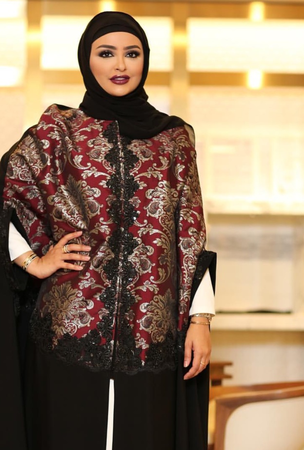 ملابس محجبات 2017 مع التوبات البراقة والمزخرفة من اختيار سندي القطان