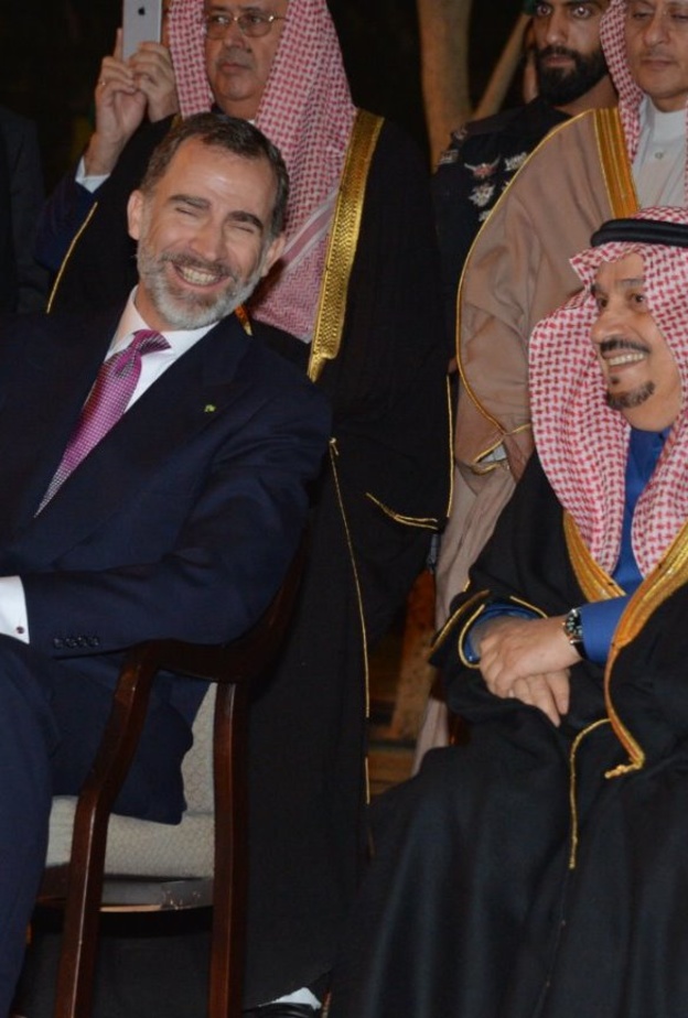 ملك إسبانيا و أمير الرياض خلال زيارة الملك لقصر المربع التاريخي