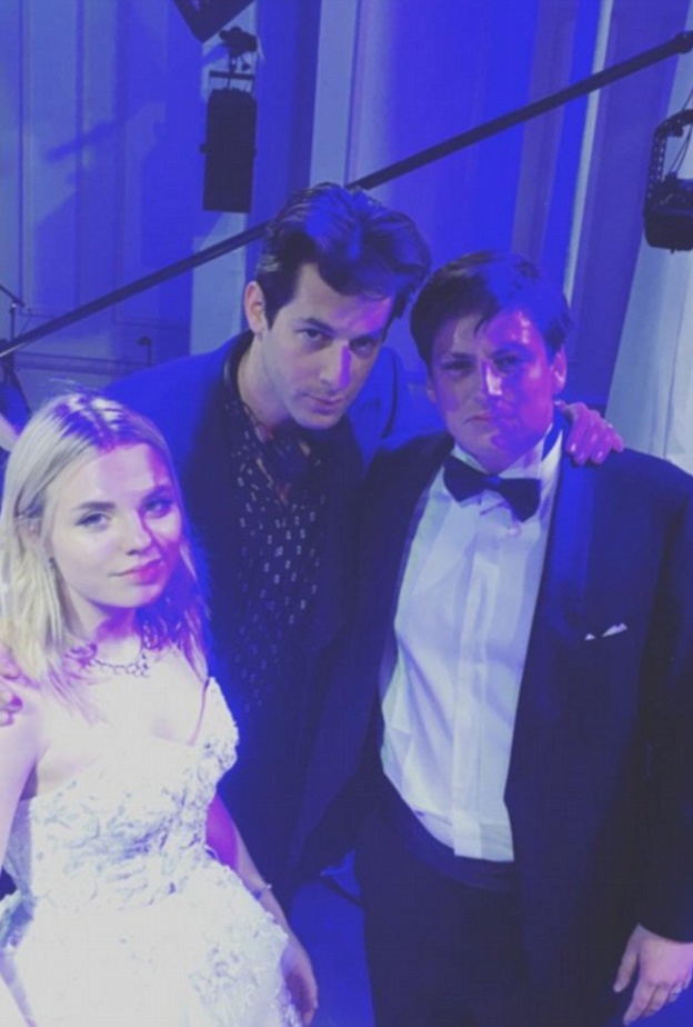 مليونير روسي ينفق الملايين لإحياء حفل زفاف حفيدته