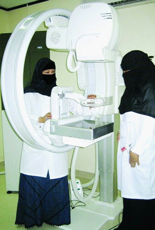  ممرضات سعوديات يهيأن الجهاز