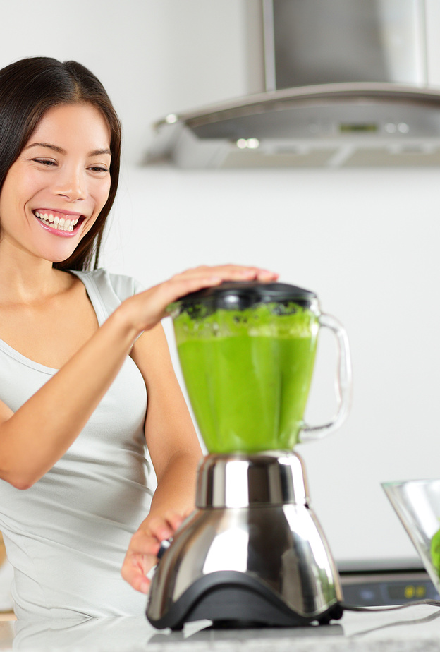 من اهم فوائد عصائر السموثي انها تعمل على تخفيف الوزن و حرق الدهون الزائدة