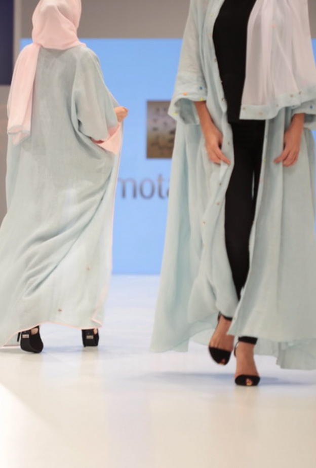 من معرض هي للأزياء العربية