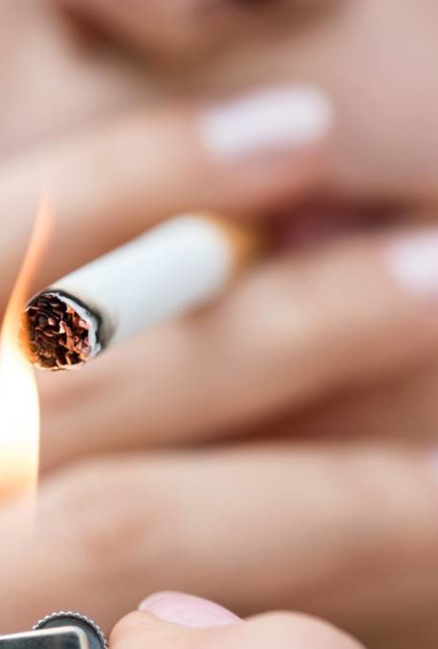 من هي الدولة الاولى التي منعت التدخين نهائيا