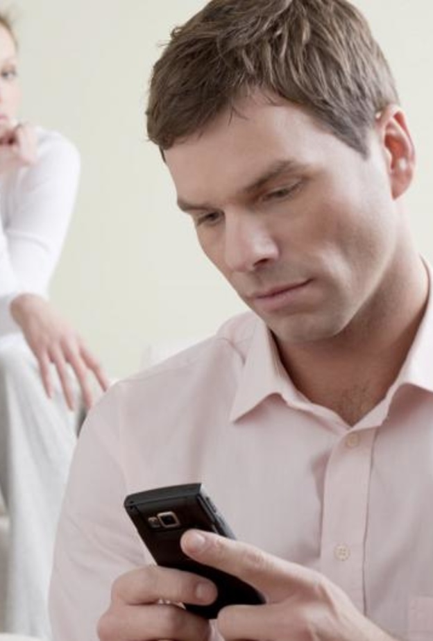 من يخون اكثر الرجل ام المراة