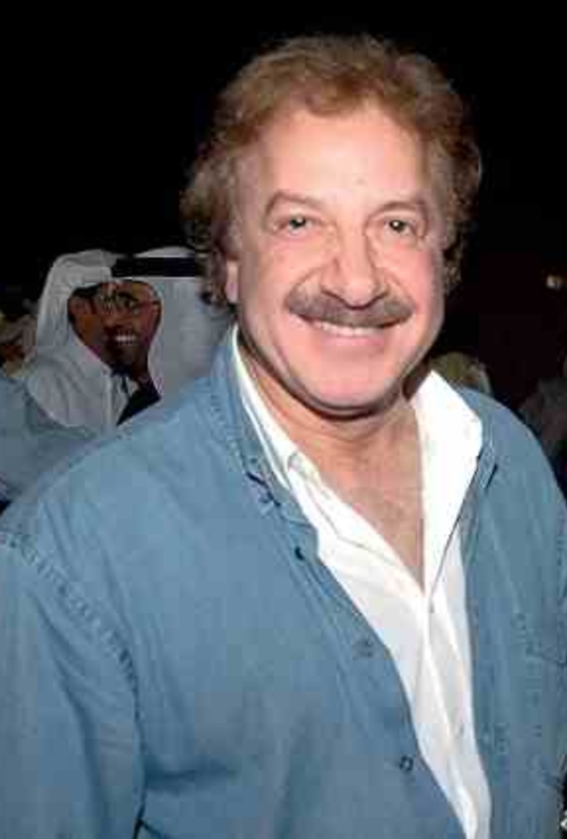 محمد المنصور منهار بعد دفنه زوجته