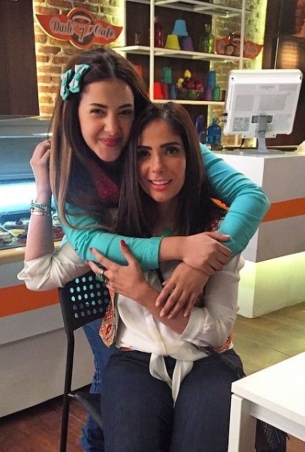 صداقة قوية تجمع بين منى زكي ودنيا سمير غانم