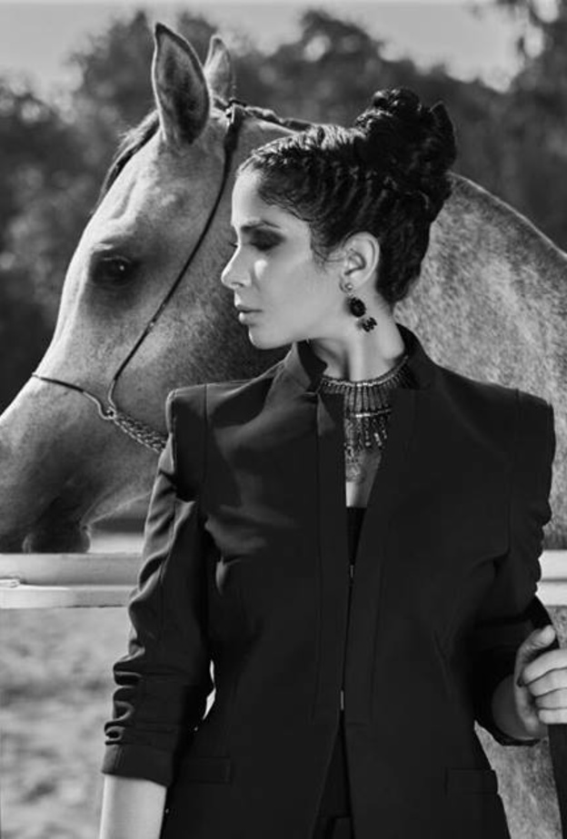 منى زكي سعيدة بجملها الثالث