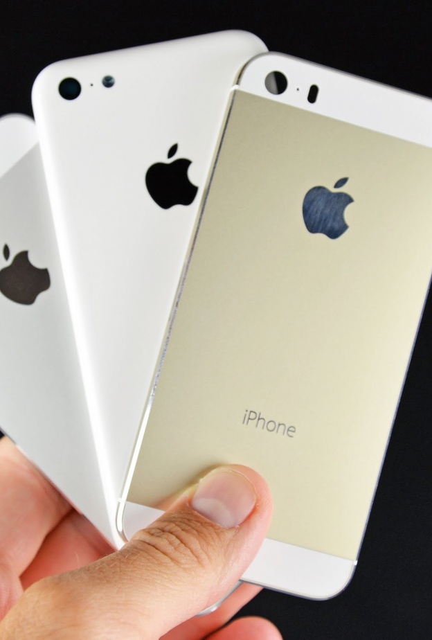 موظف يسرق 5700 جهاز آيفون