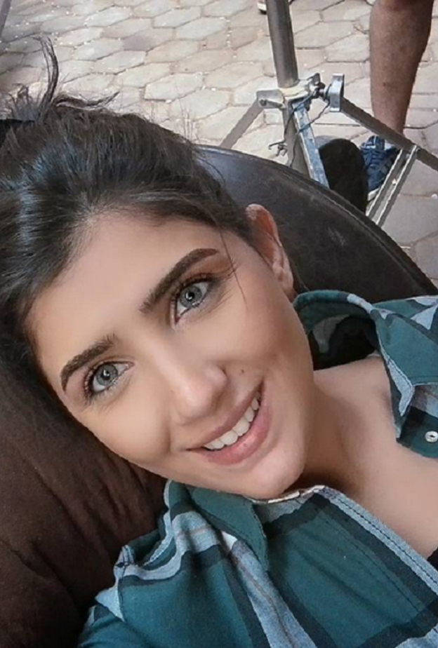 الفنانة مي عمر