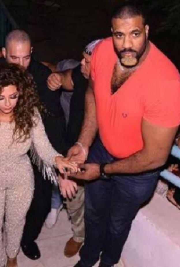 ميريام فارس برفقة حارسها الشخصي