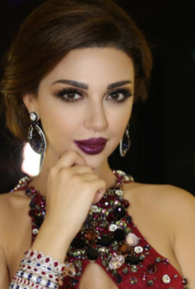 ميريام فارس بمكياج سموكي بتدرجات البني