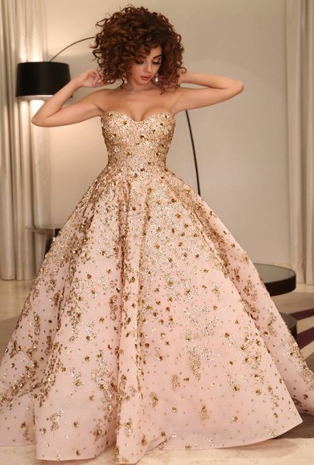 ميريام فارس فس فستان مستوحى من فساتين الأميرات من تصميم رامي قاضي