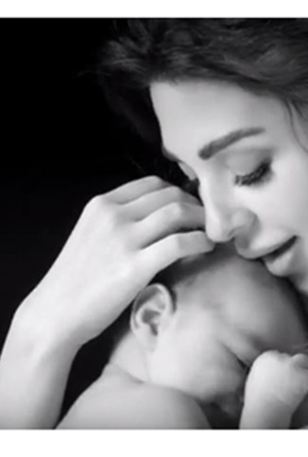 ميريام فارس تغني لابنها