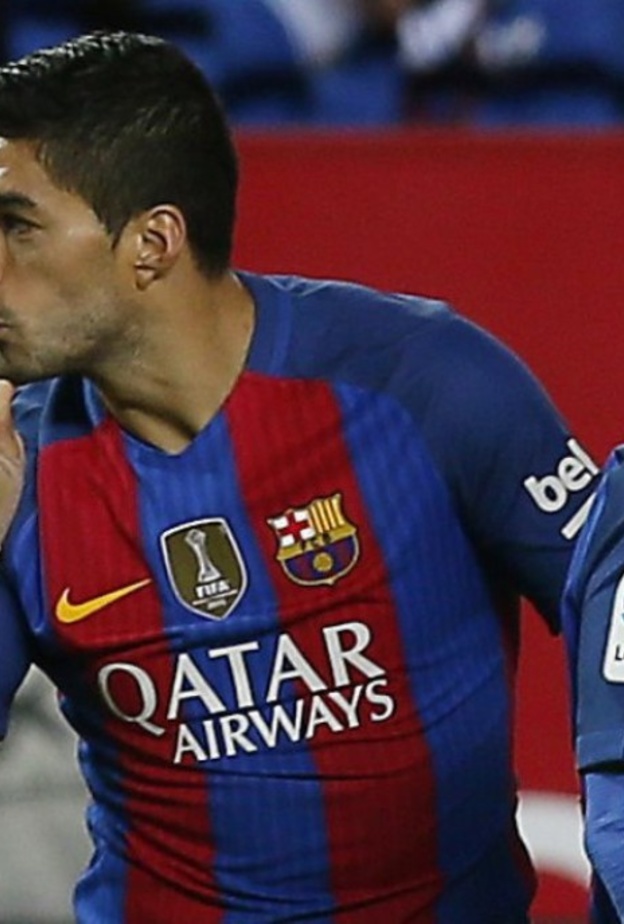 ميسي و سواريز ينقذان برشلونة أمام اشبيلية