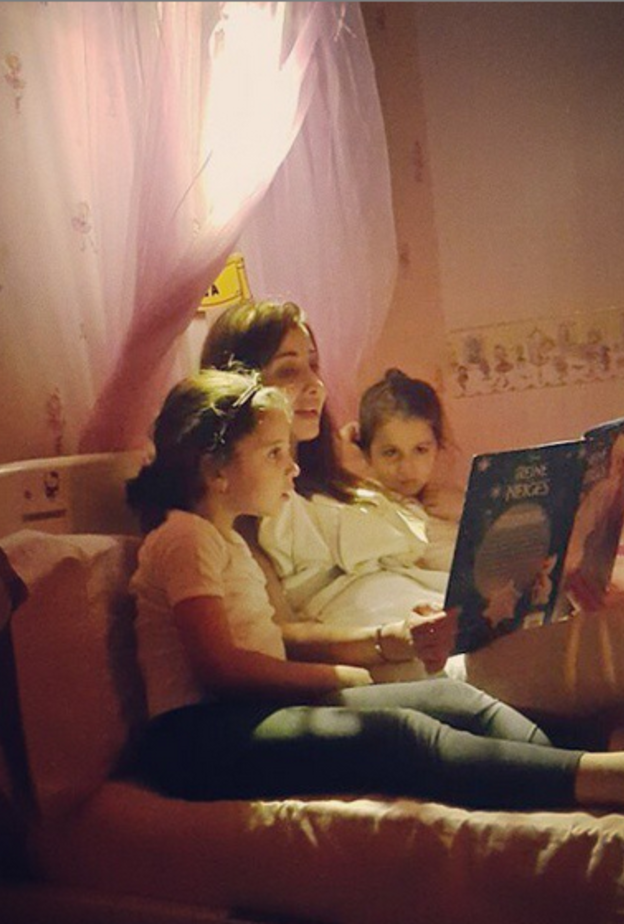 نانسي عجرم ,,تروي قصصا لطفلتيها