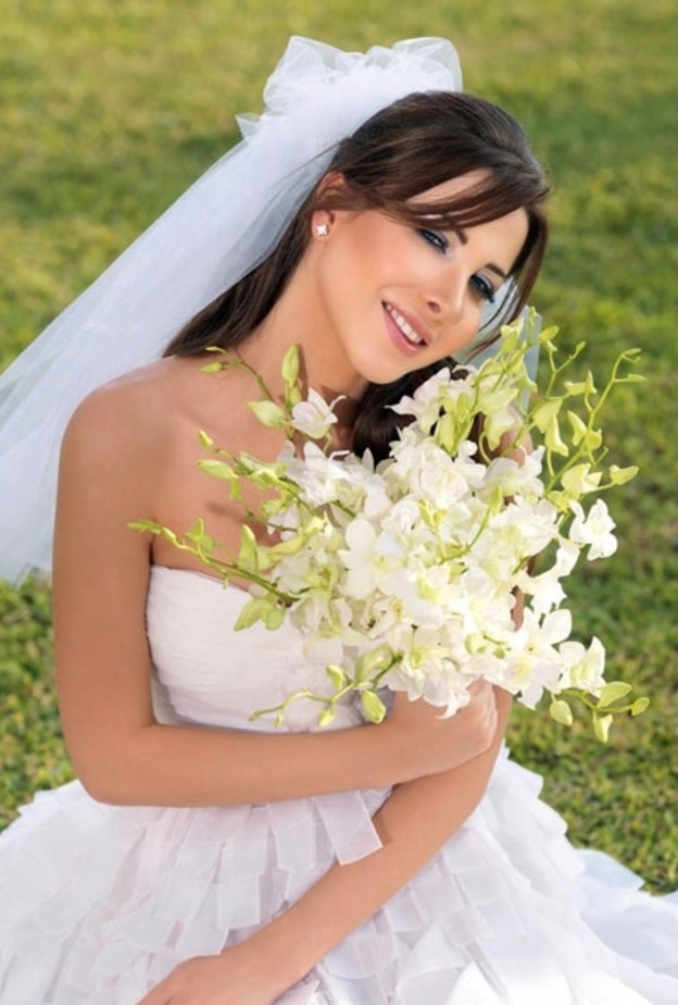 نانسي عجرم واقراط الماس الصغيرة