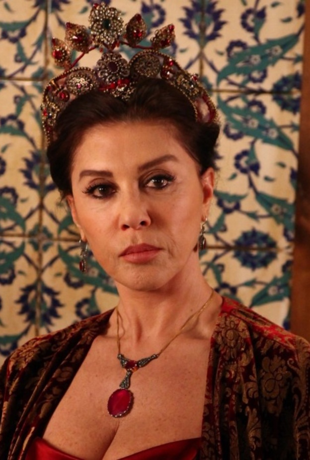 نبهات شهري في مشهد من حريم السلطان