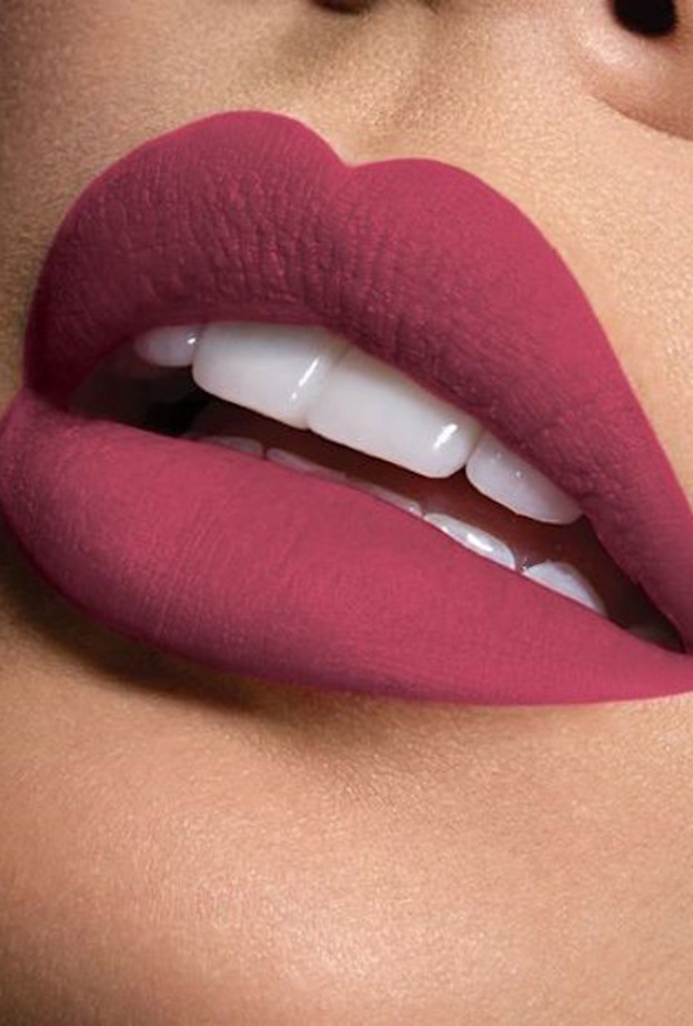 نتيجة أحمر الشفاه المطفي الجذابة