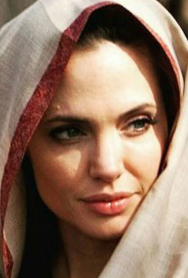  انجلينا مع أطفال اللاجئين