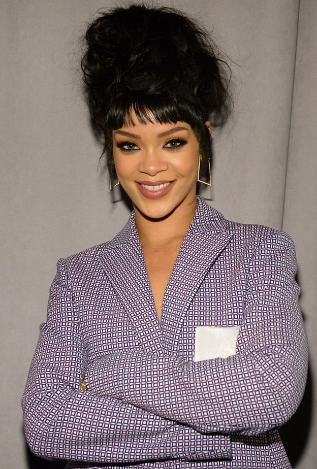 لماذا تستقرّ Rihanna على الأسلوب المحتشم؟