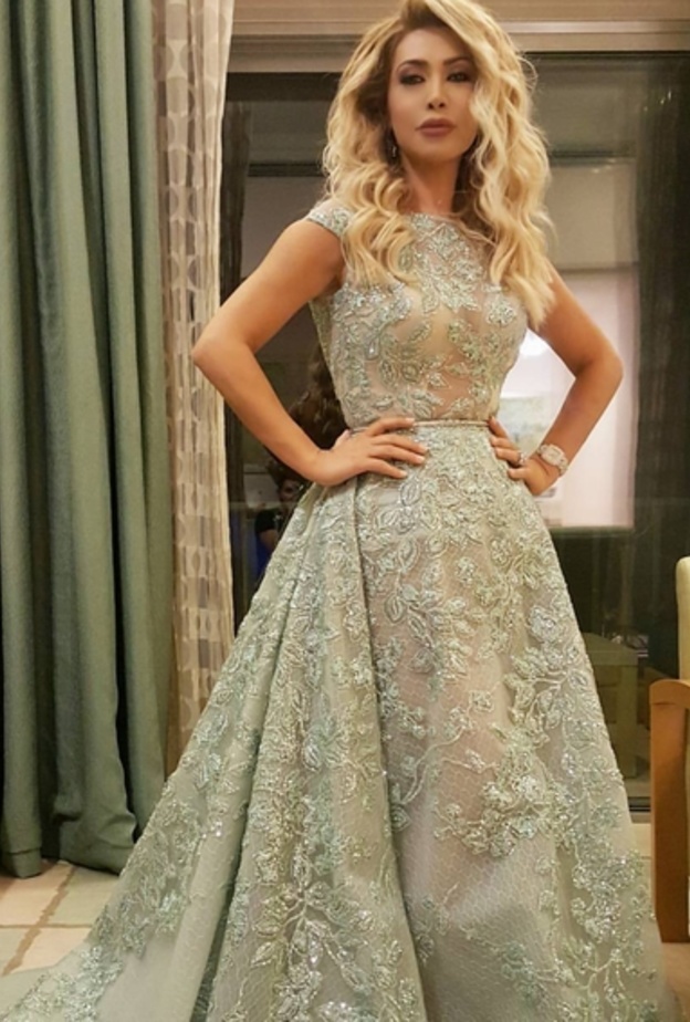 نوال الزغبي متالقة بفستان من زهير مراد