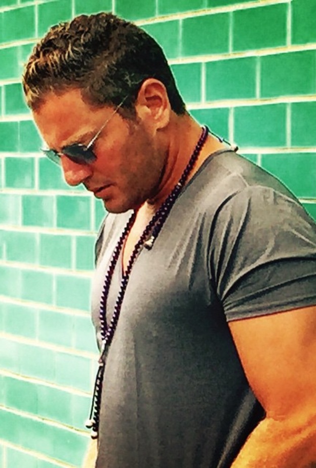 تامر هجرس يتغزل بابنته