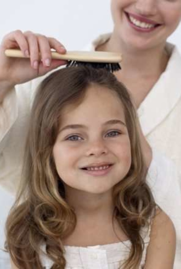 هذه التسريحات تسبب سقوط شعر ابنتك
