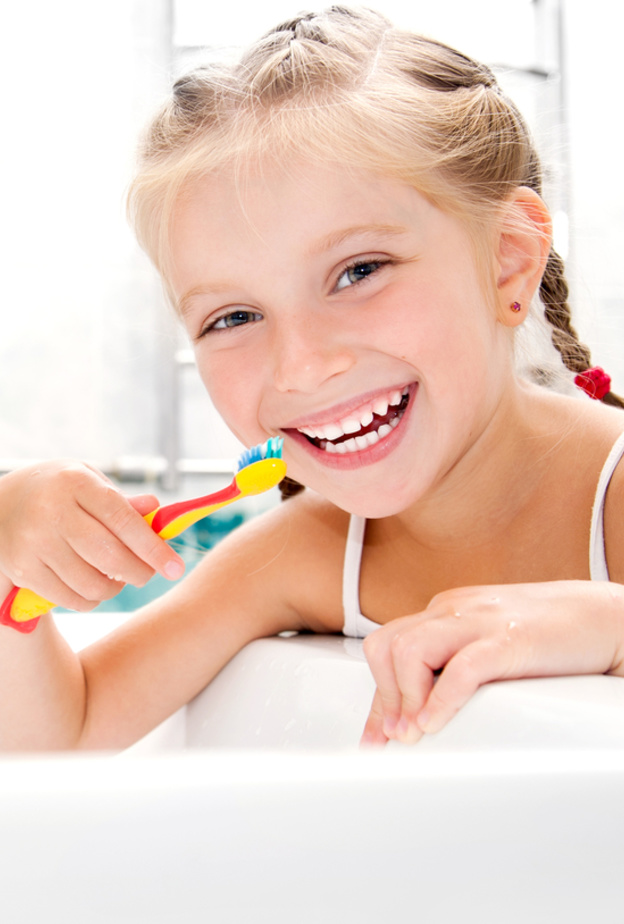 هذه الفاكهة تحمي اسنان طفلك من التسوس