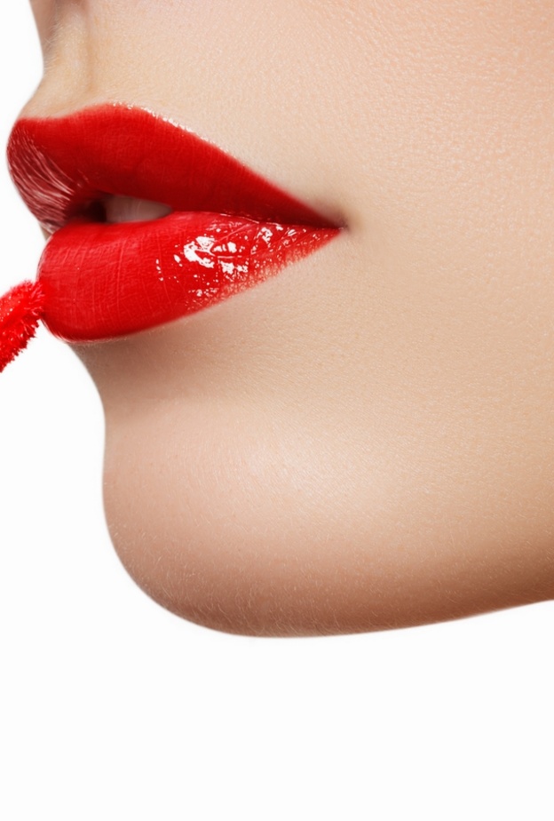 بالخطوات : هكذا يدوم أحمر الشفاه لفترة أطول