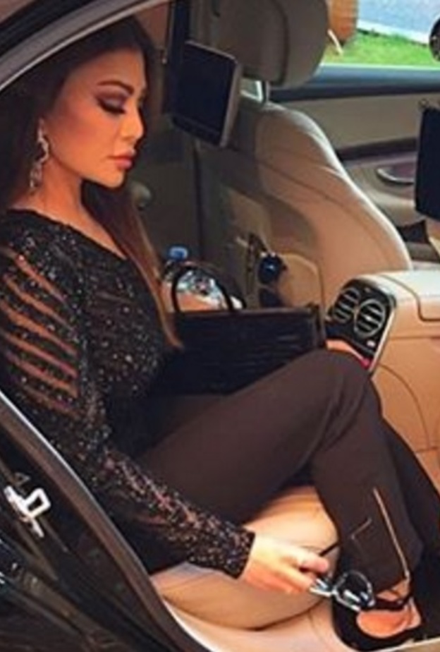 هيفاء وهبي اختارت موضة الجمبسوت jumpsuit بتوقيع المصمم العالمي ايلي صعب Elie Saab