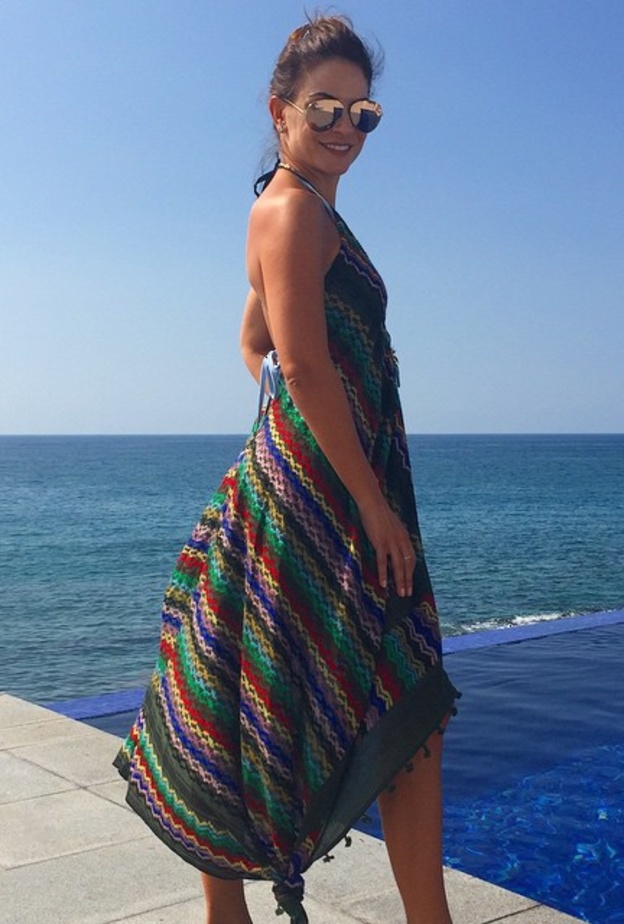 هيلدا خليفة بإطلالة صيفية