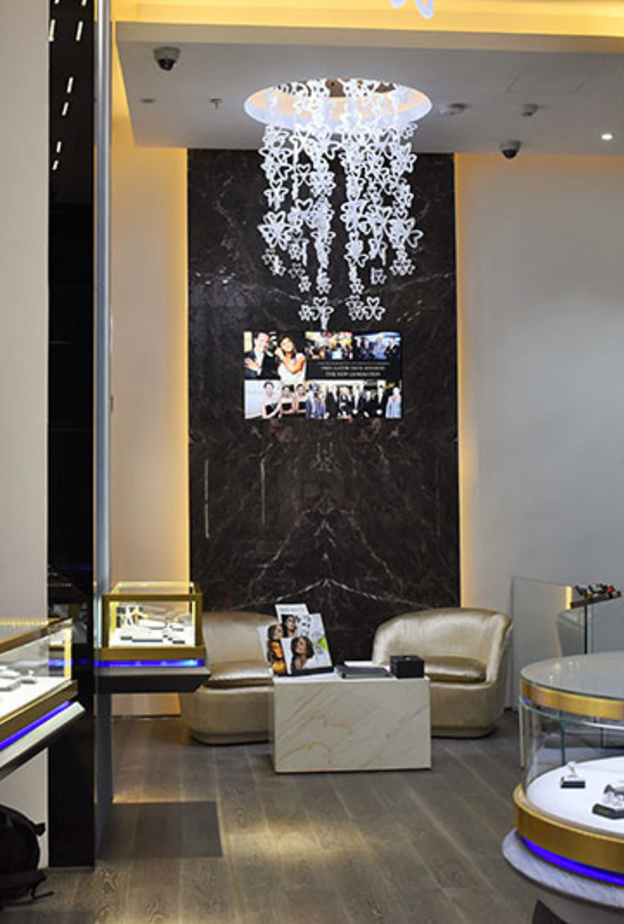 وتتمتّع صالة العرض الجديدة بموقع استراتيجي في أفخم شوارع التسوّق في العاصمة اللبنانية