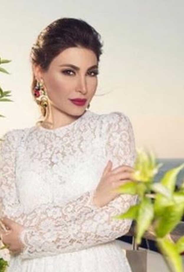 يارا بالفستان الابيض