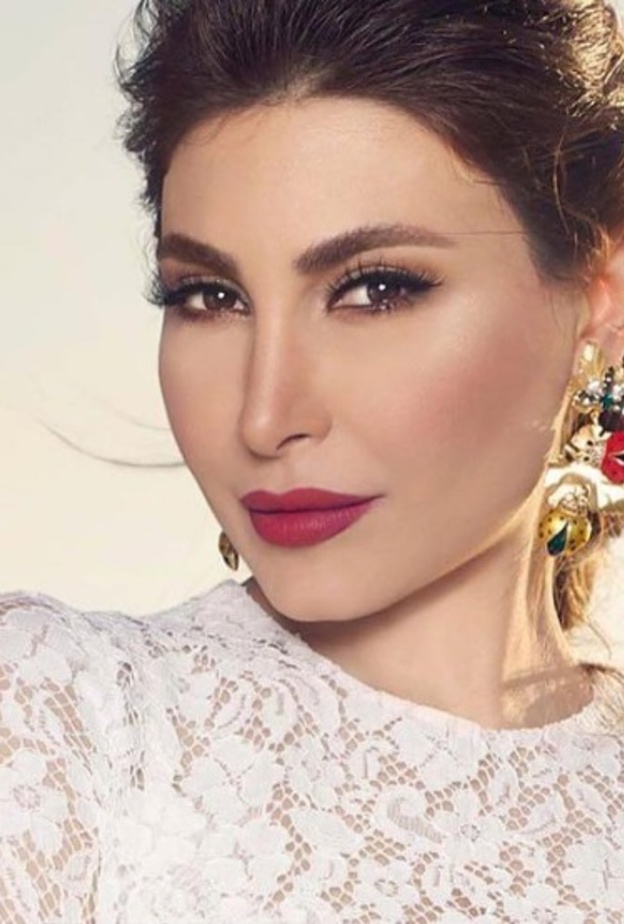 يارا تختار مكياج لبناني ناعم مع أحمر الشفاع القوي