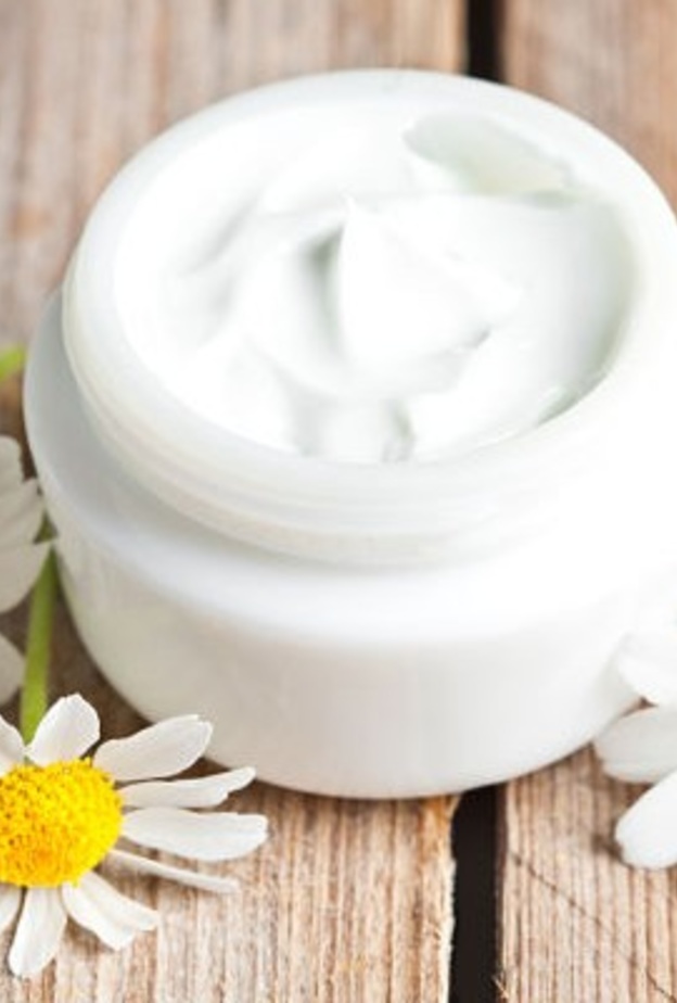 يحضر من البابونج خلطات ترطيب للبشرة الجافة