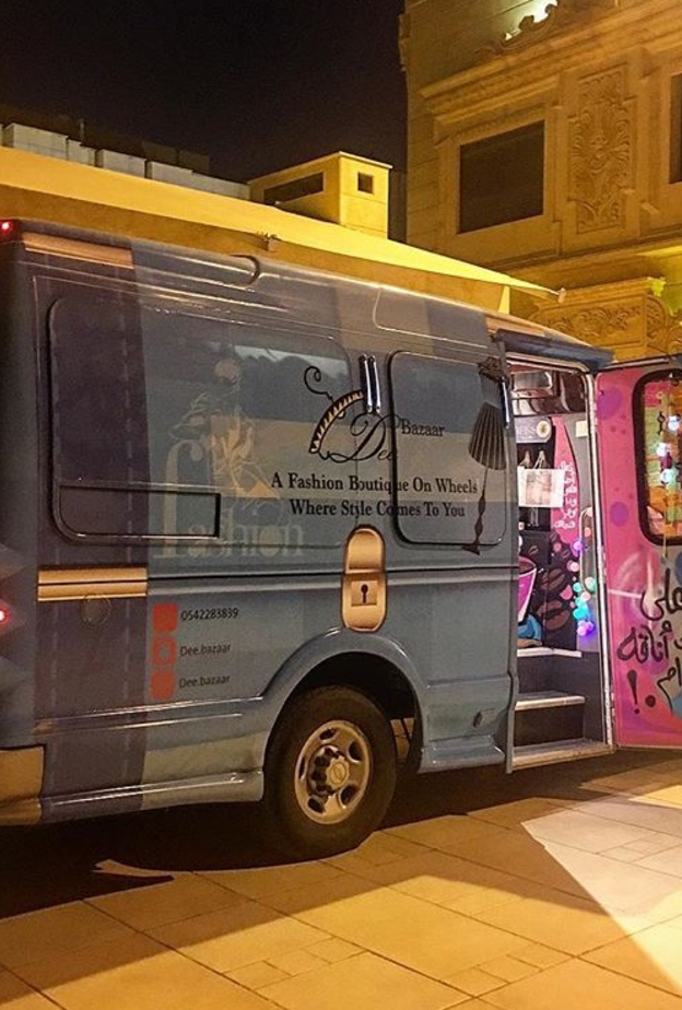 يمكنك التسوق داخل منزلك مع قافلة Dee Bazaar في الرياض - تصوير المدونة NSR Lifestyle